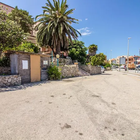 Guesthost - Lovely Sea View With Balcony Apartmán *