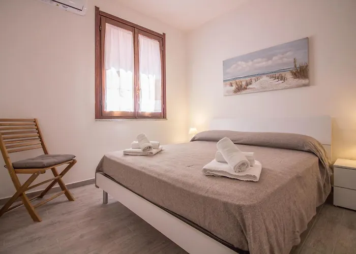 Guesthost - Lovely Sea View With Balcony