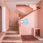 Guesthost - Lovely Sea View With Balcony