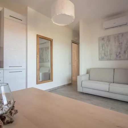 Guesthost - Lovely Sea View With Balcony * Palau