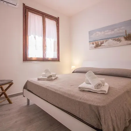 Guesthost - Lovely Sea View With Balcony