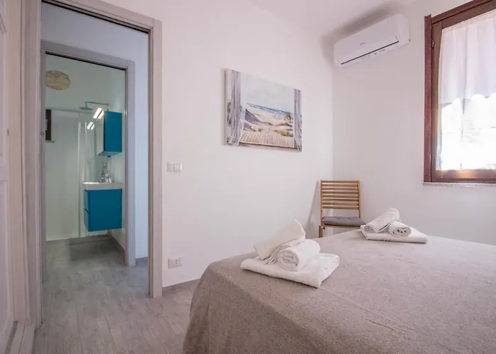 Guesthost - Lovely Sea View With Balcony Apartament *